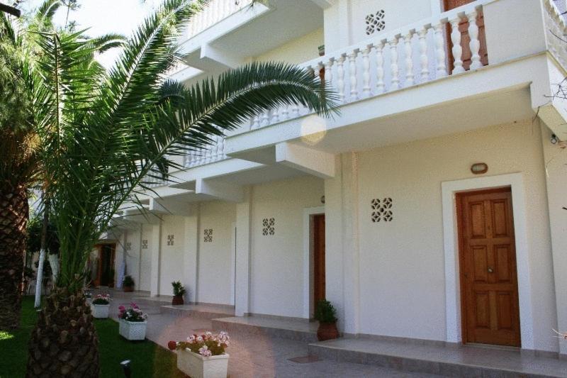 Posidonia Pension Amarynthos Luaran gambar