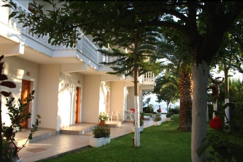 Posidonia Pension Amarynthos Luaran gambar