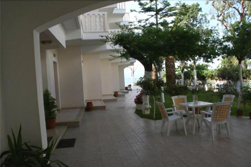 Posidonia Pension Amarynthos Luaran gambar
