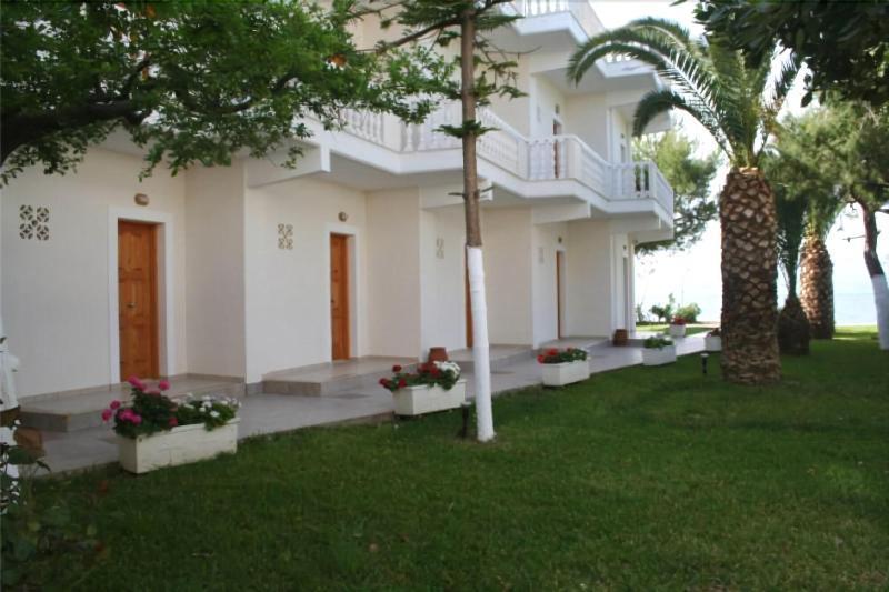 Posidonia Pension Amarynthos Luaran gambar