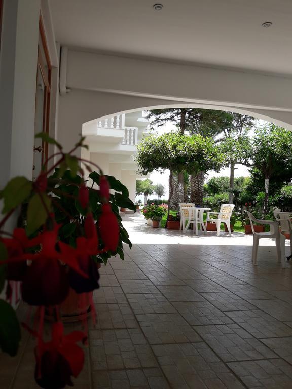 Posidonia Pension Amarynthos Luaran gambar